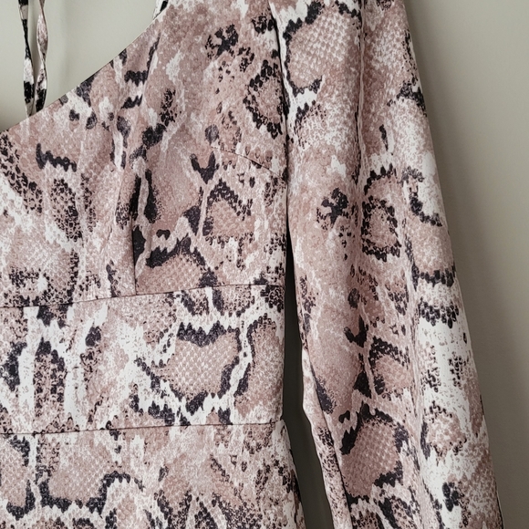 Dynamite Snakeprint Dress w/Sweetheart Neckline and Ruffle Hem - Picture 4 of 15